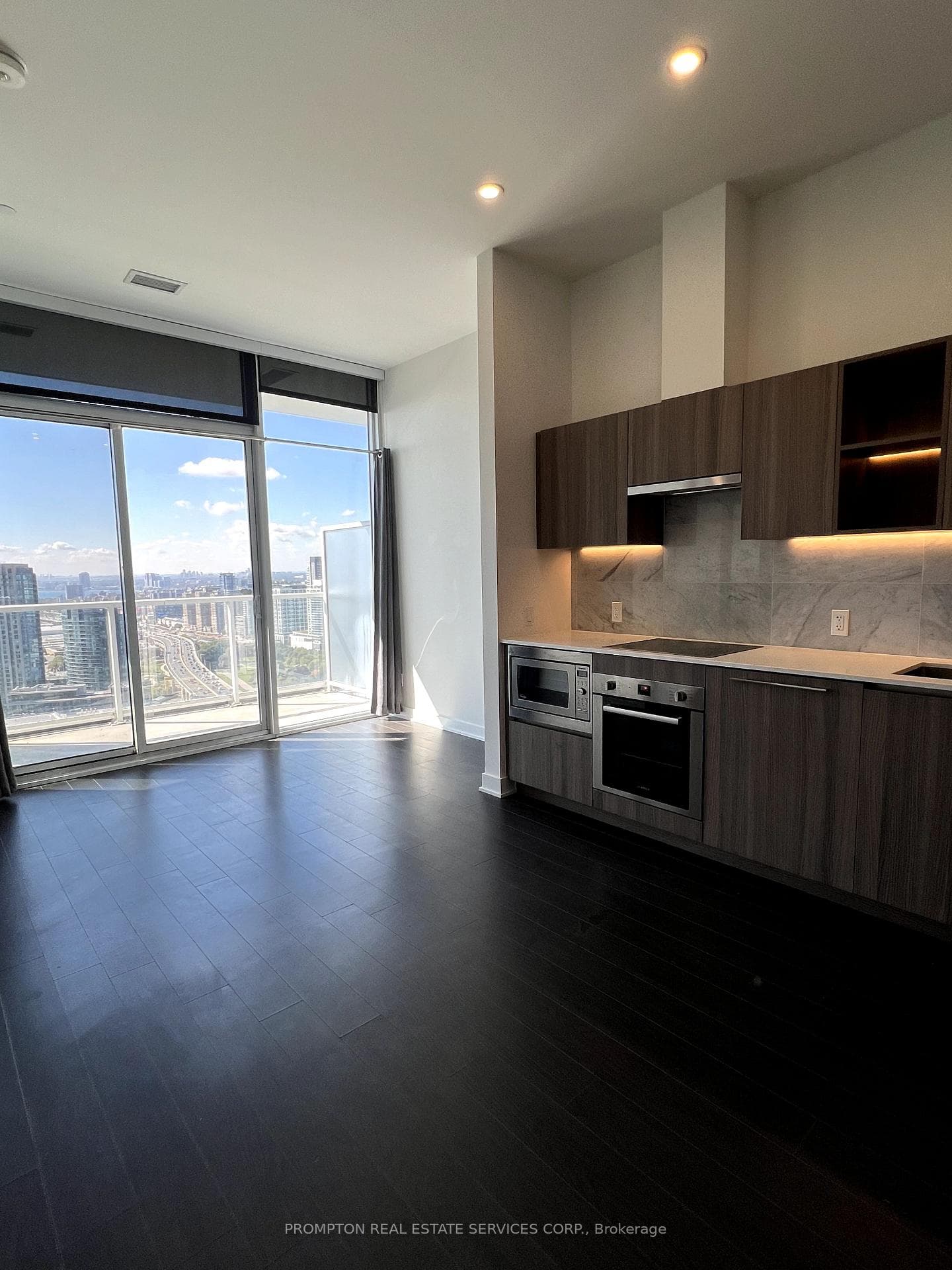 19 Bathurst Street Unit 4216 photo 5