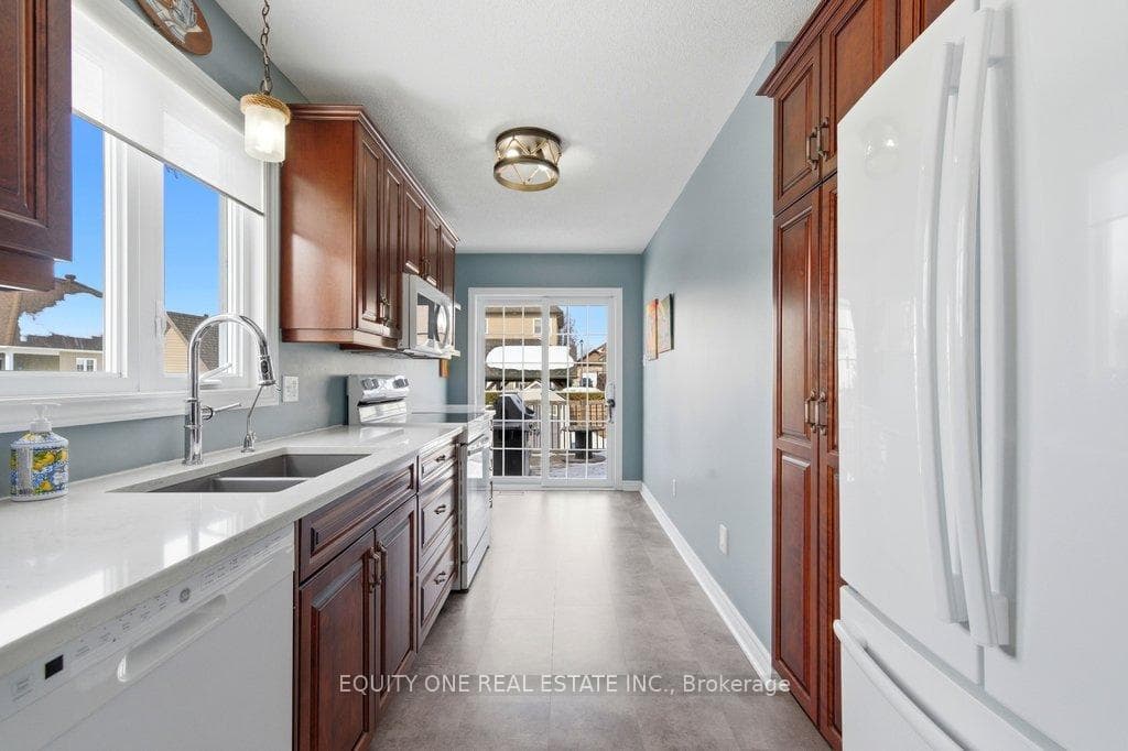 724 Des Merisiers Place photo 15
