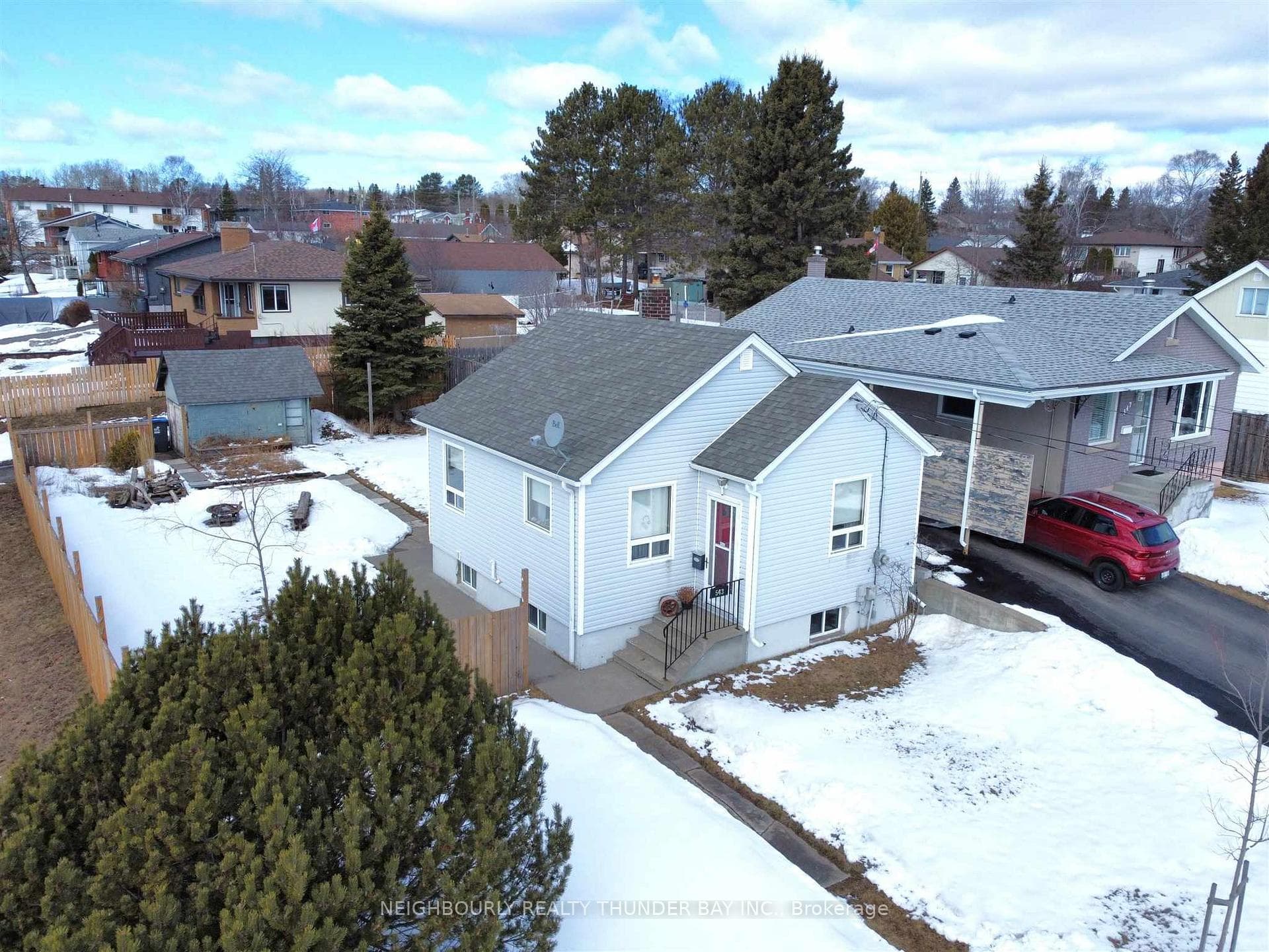 543 Leslie Avenue photo 32