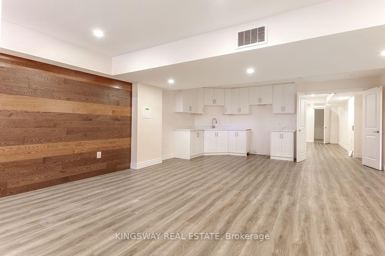 9 Scotchmere Crescent photo 22