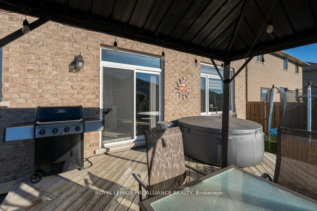 60 Crews Crescent photo 48