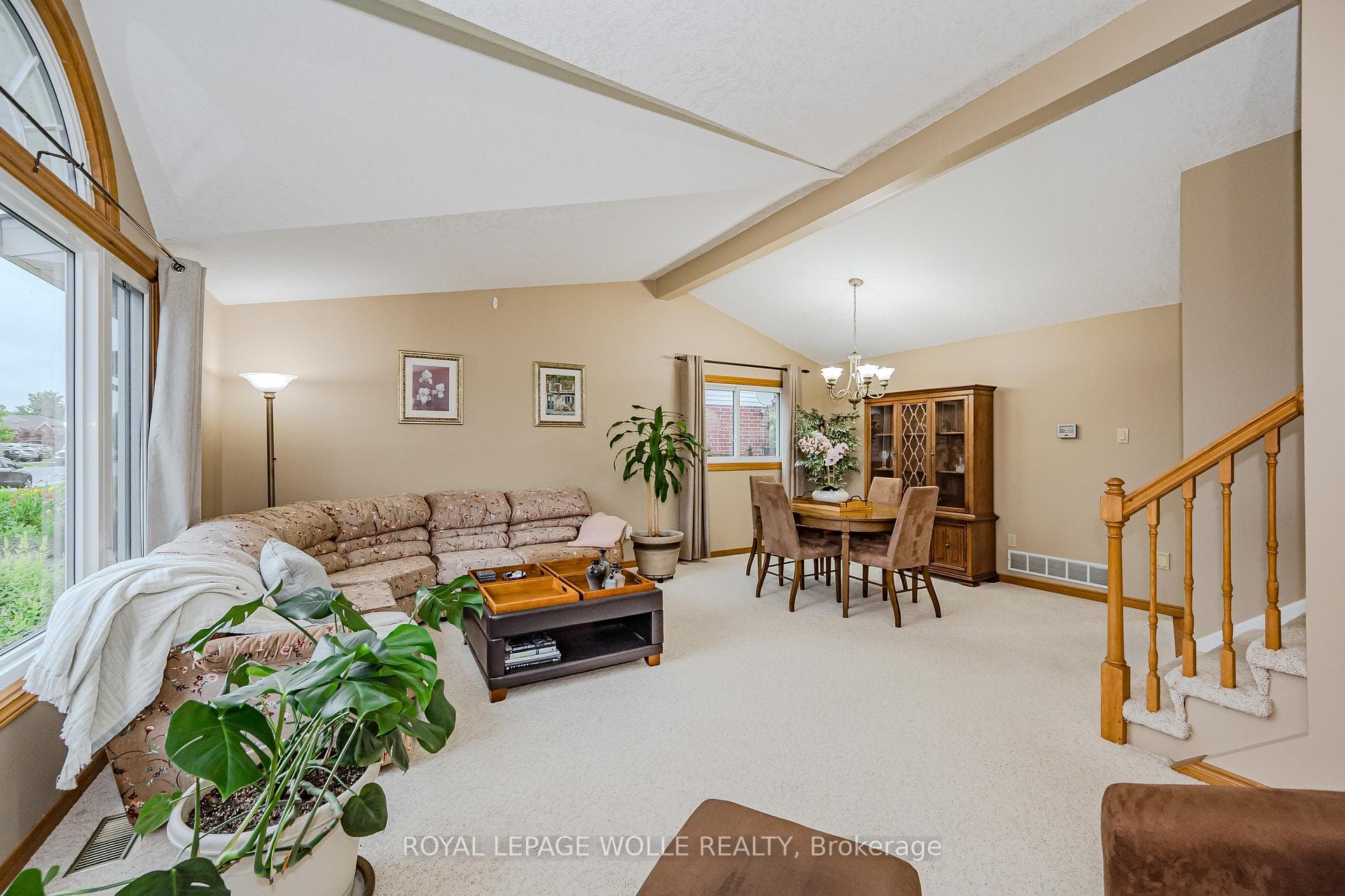 370 Stephanie Drive photo 6