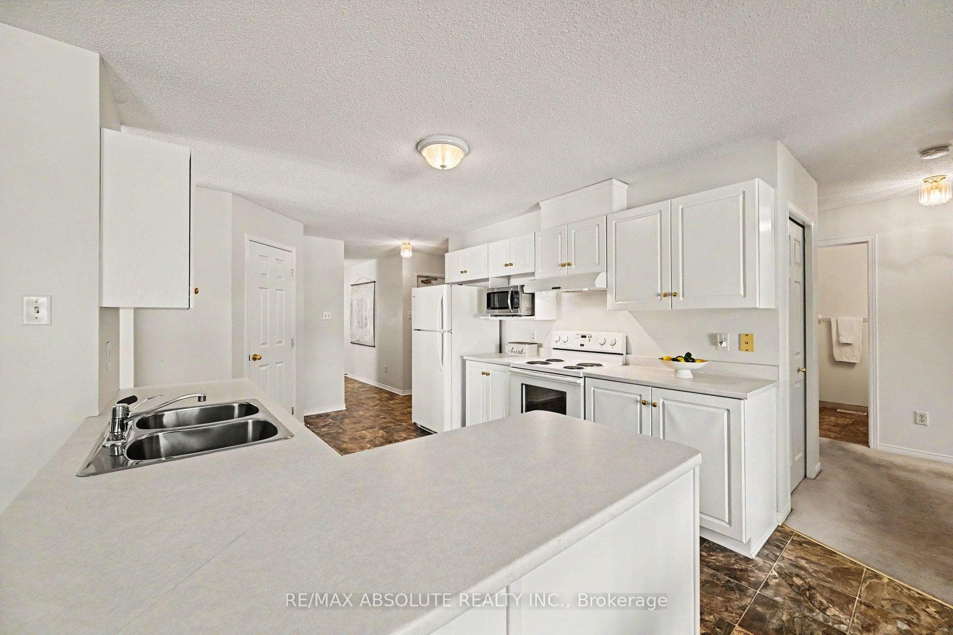 1 River Ridge Crescent photo 16