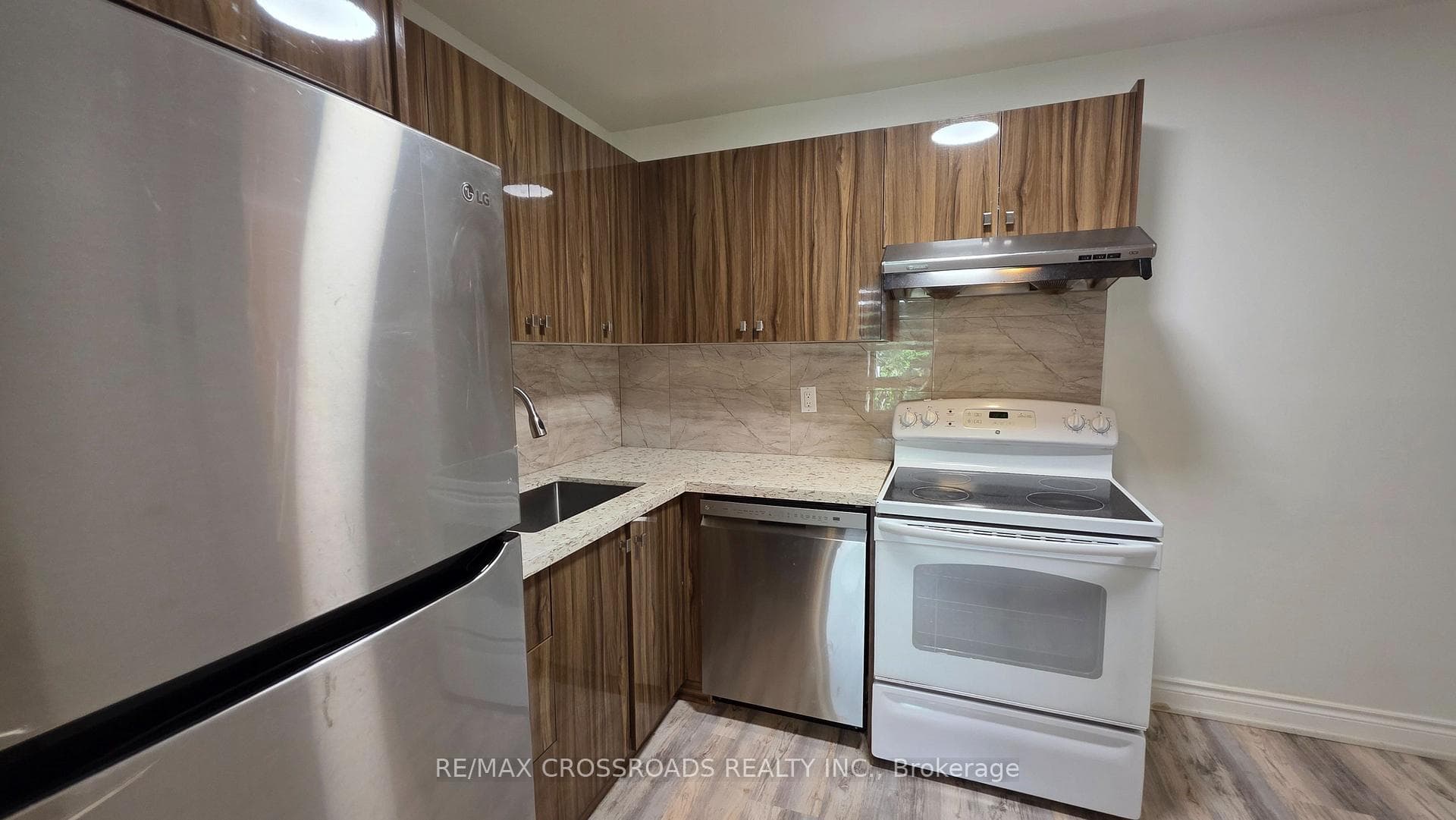 63 Osterhout Place photo 23