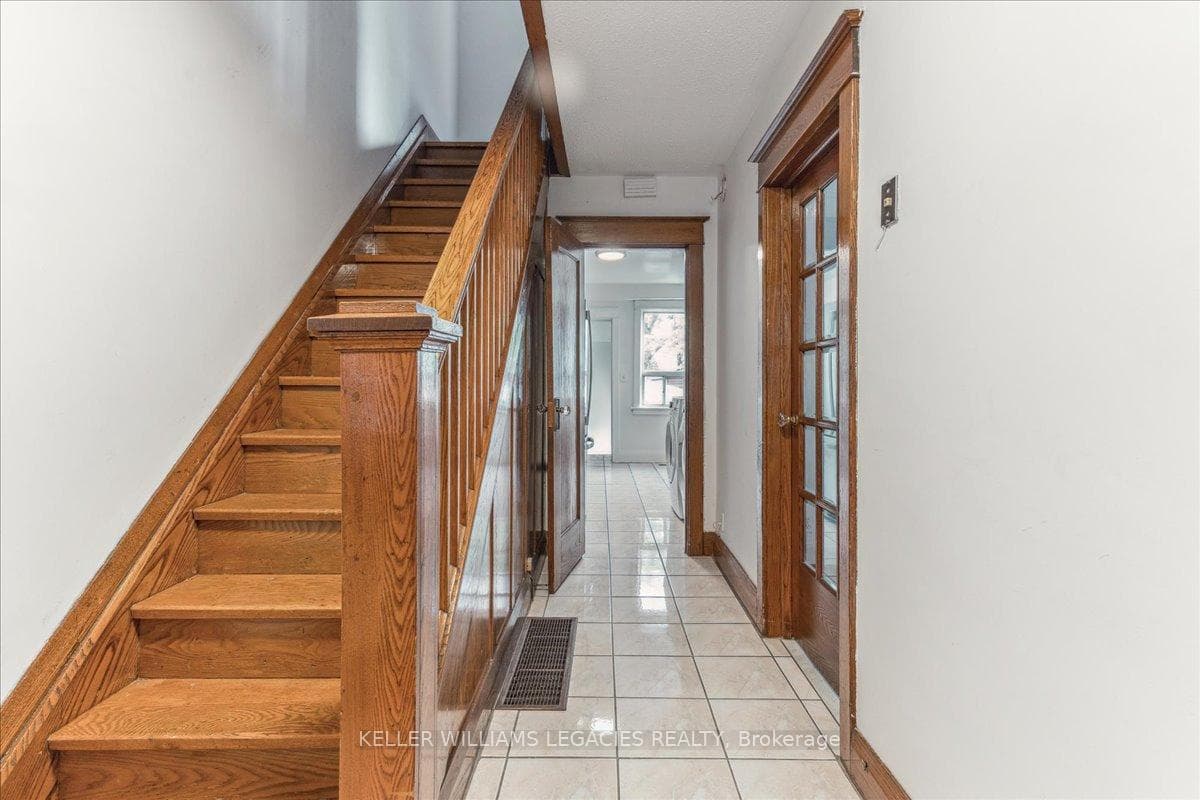 89 Strathmore Boulevard Unit Upper photo 2