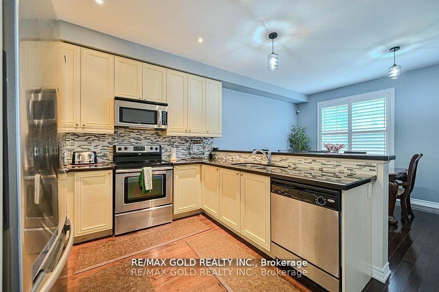 31 Bergamont Road photo 17