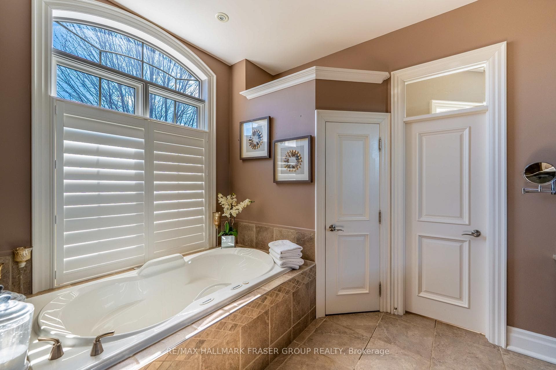 3335 Hollywood Court photo 15