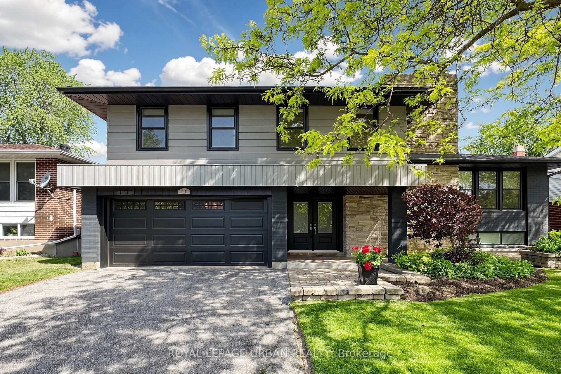 Welcome Home to 11 Caronridge Crescent