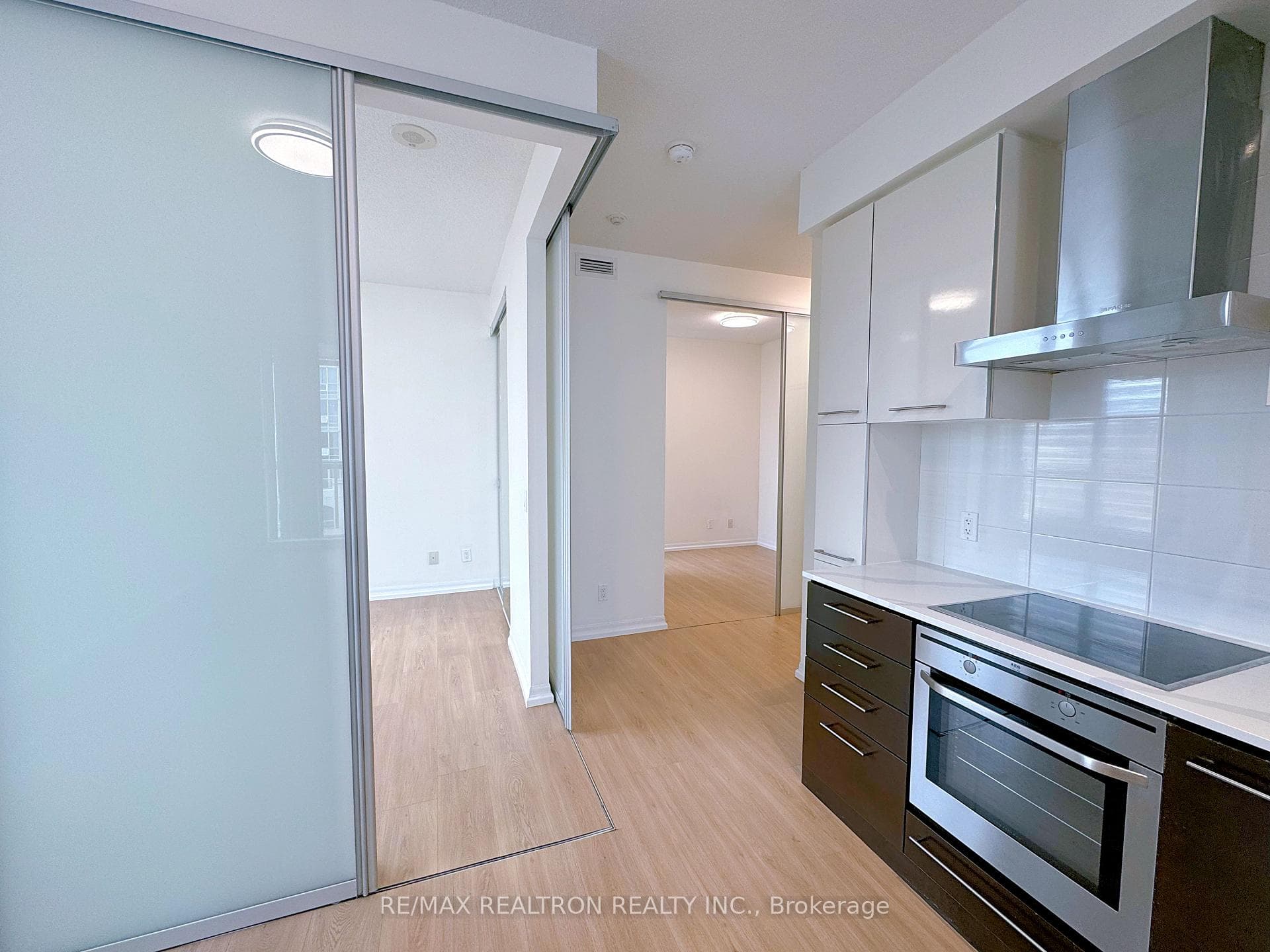 770 BAY Street Unit Ph406 photo 7