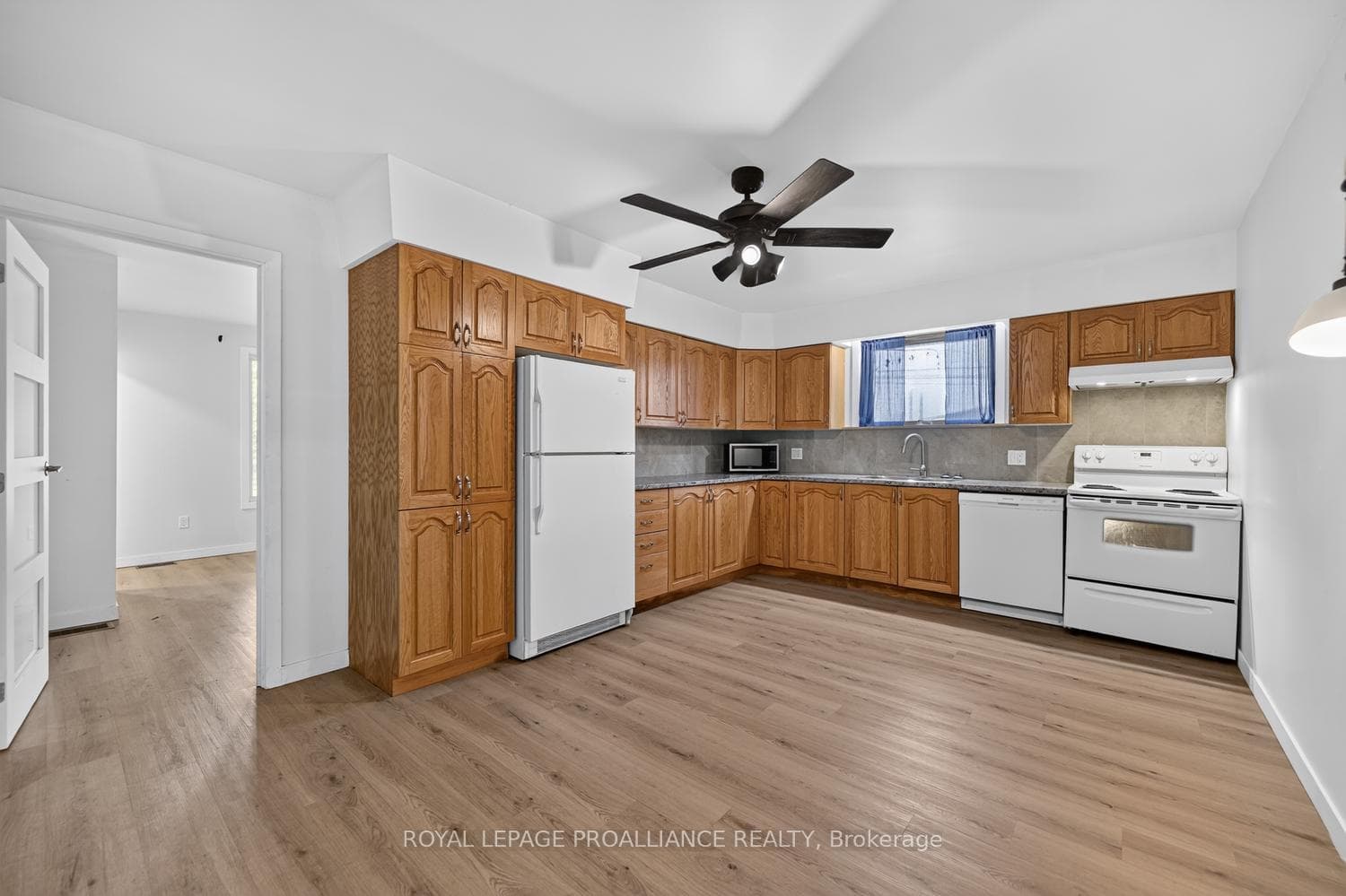 415 RAILWAY Avenue photo 9