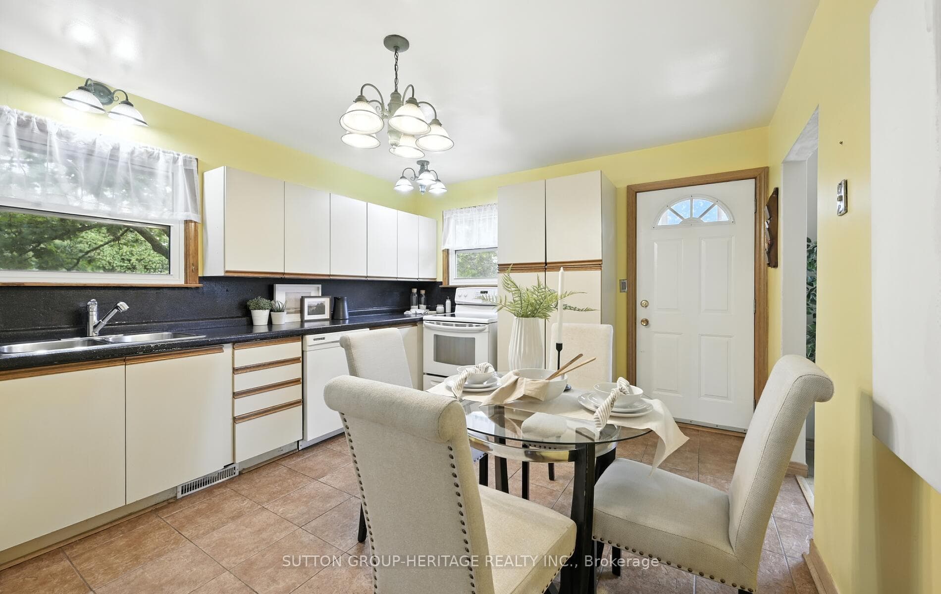405 Columbus Road photo 9