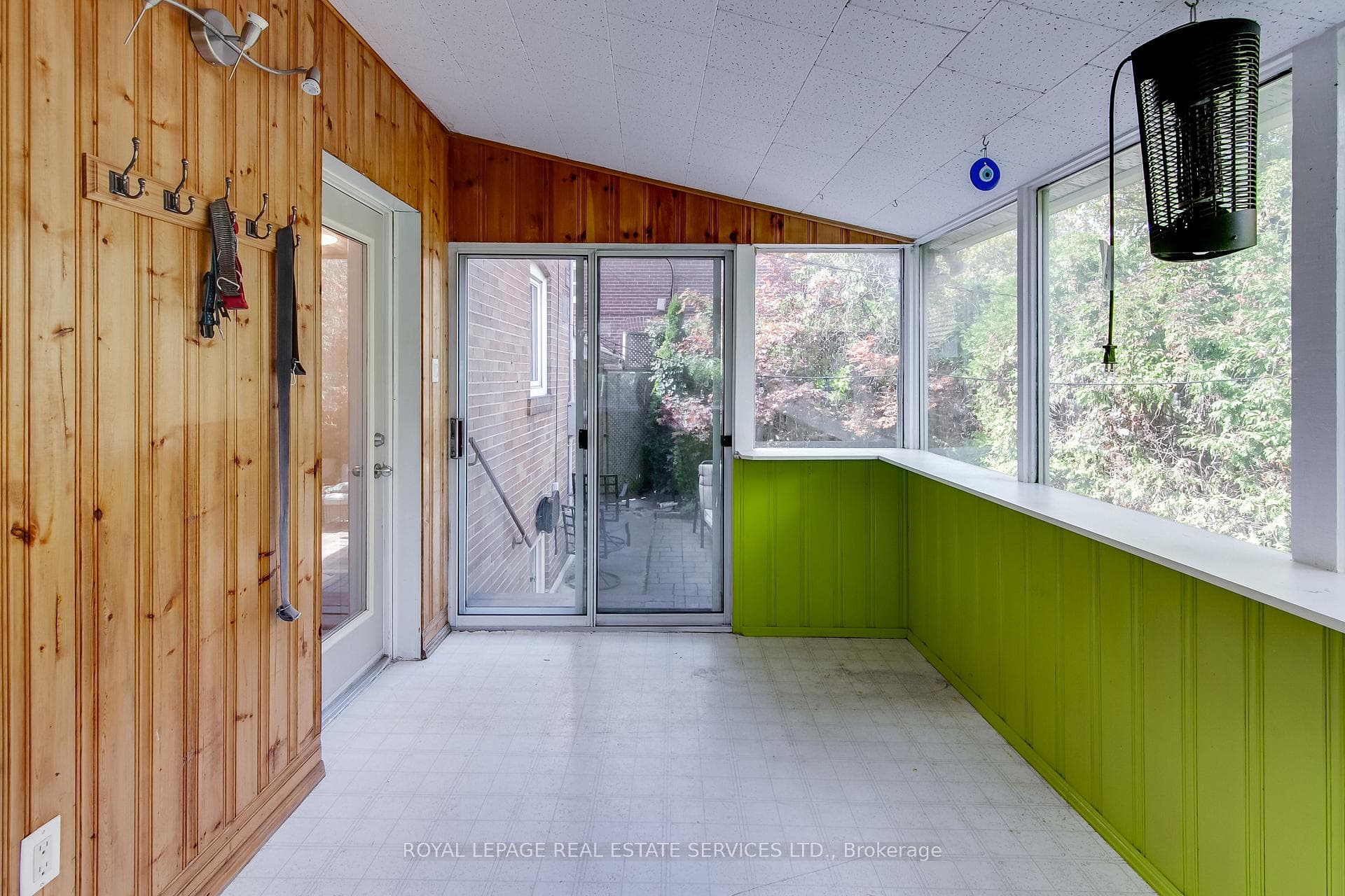 379 Vaughan Road photo 16