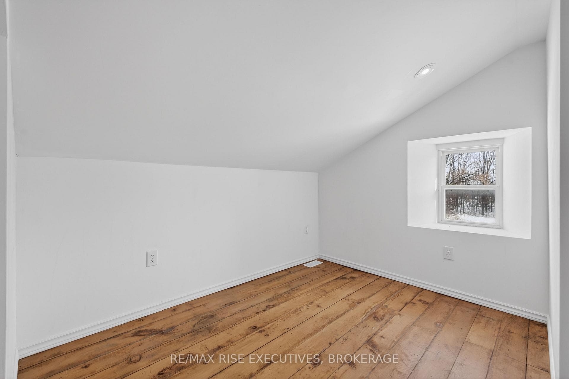 750 Moira Road photo 29