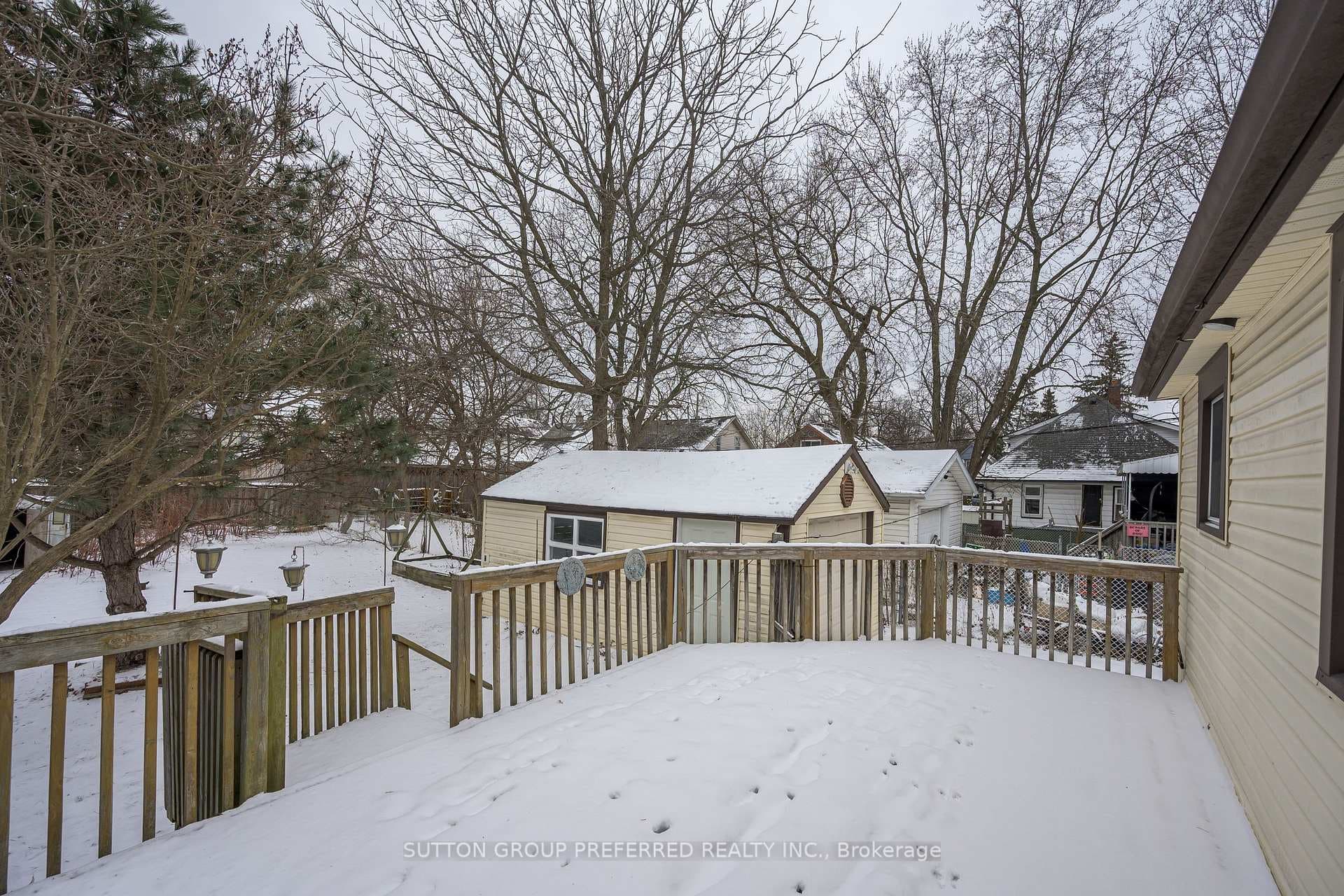 631 Glasgow Street photo 7