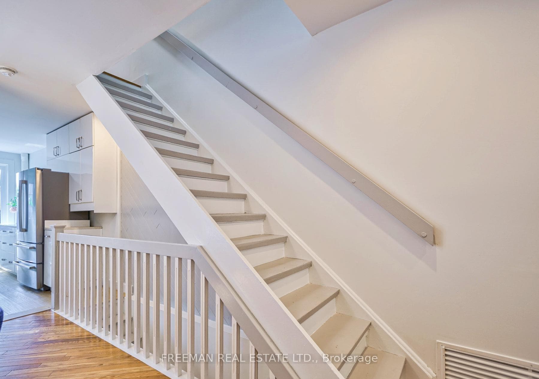 476 Clinton Street photo 13