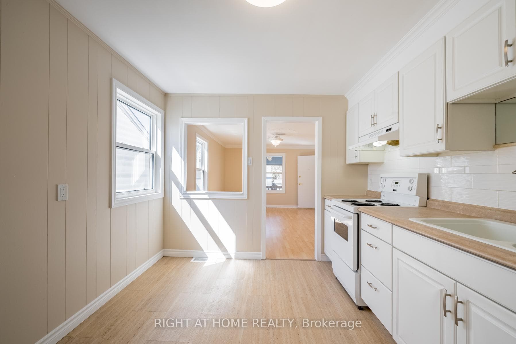 271 Drew Street photo 8