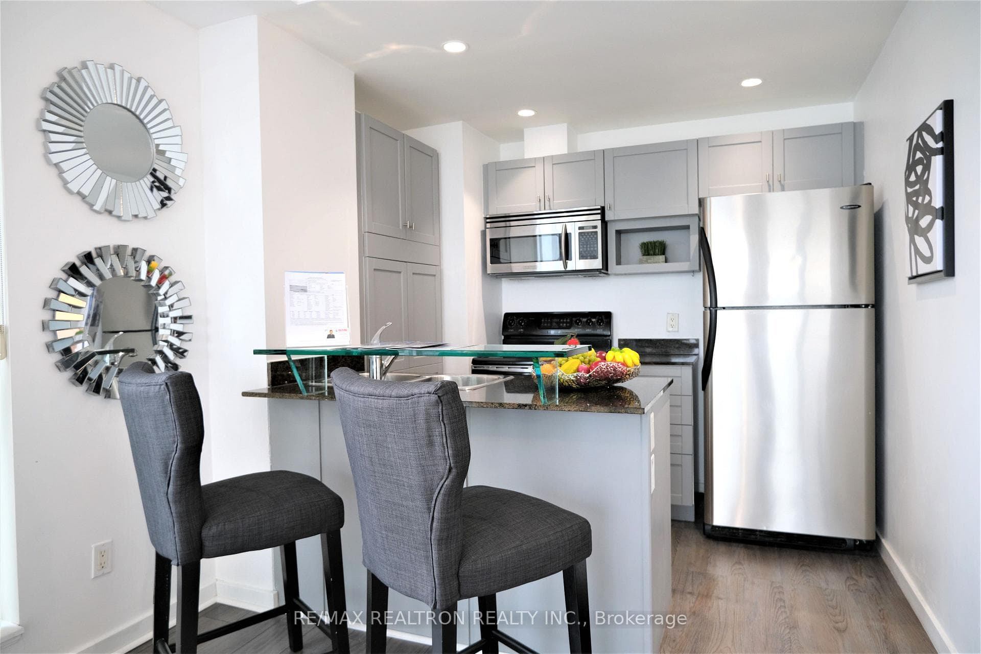 218 Queens Quay Unit 1612 photo 6