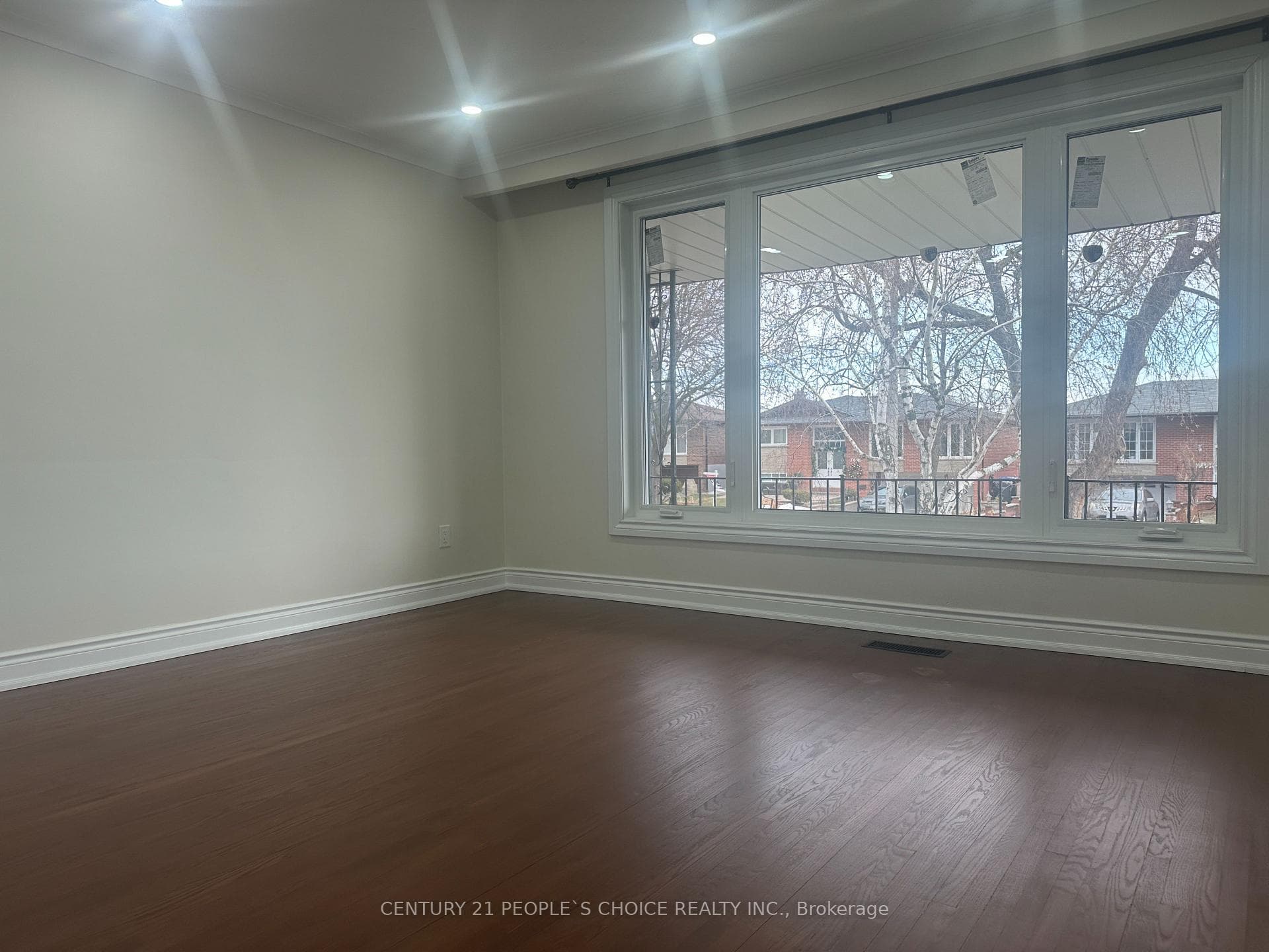 7490 Middleshire Drive photo 8