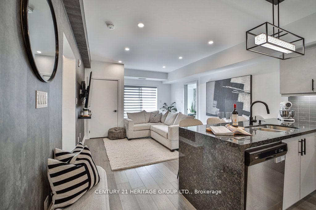4 Spice Way Unit 607 photo 1
