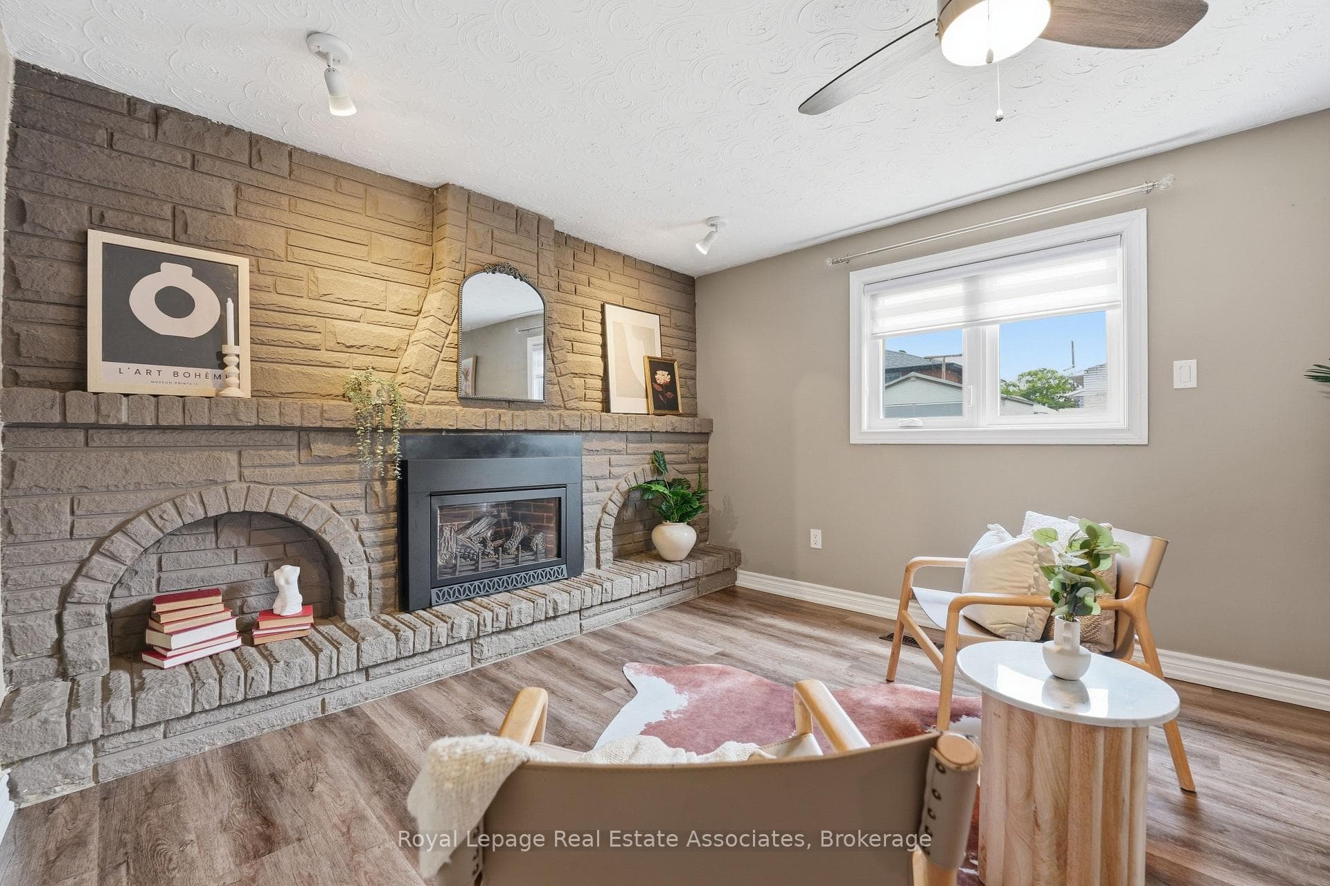 477 Queen Victoria Drive photo 26