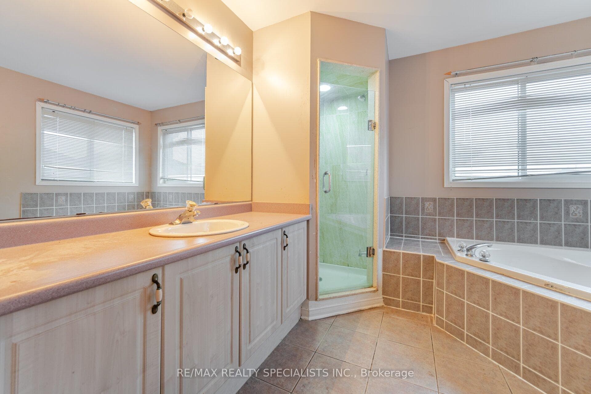 40 Earlsbridge Boulevard photo 22