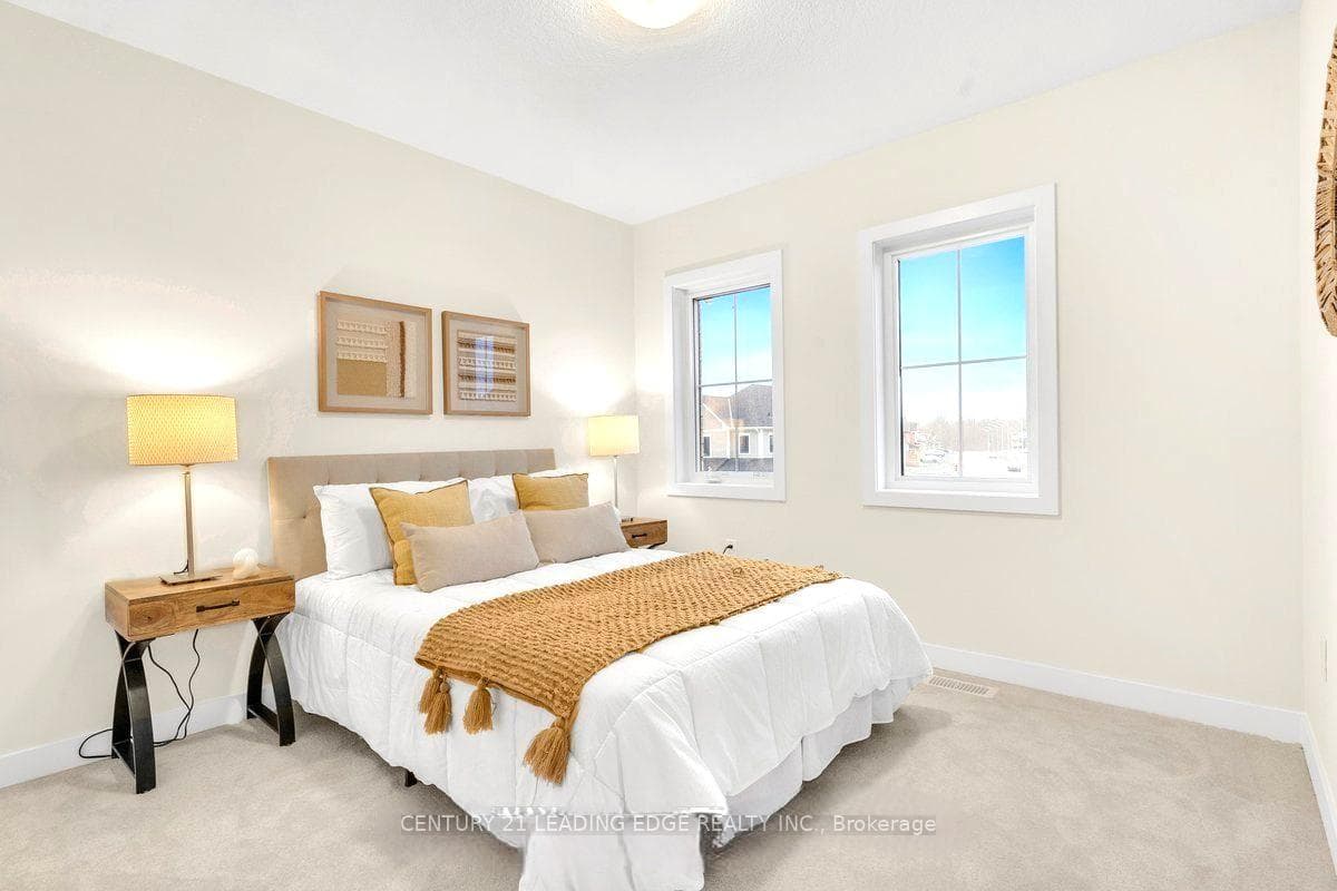 46 Aviron Crescent photo 19
