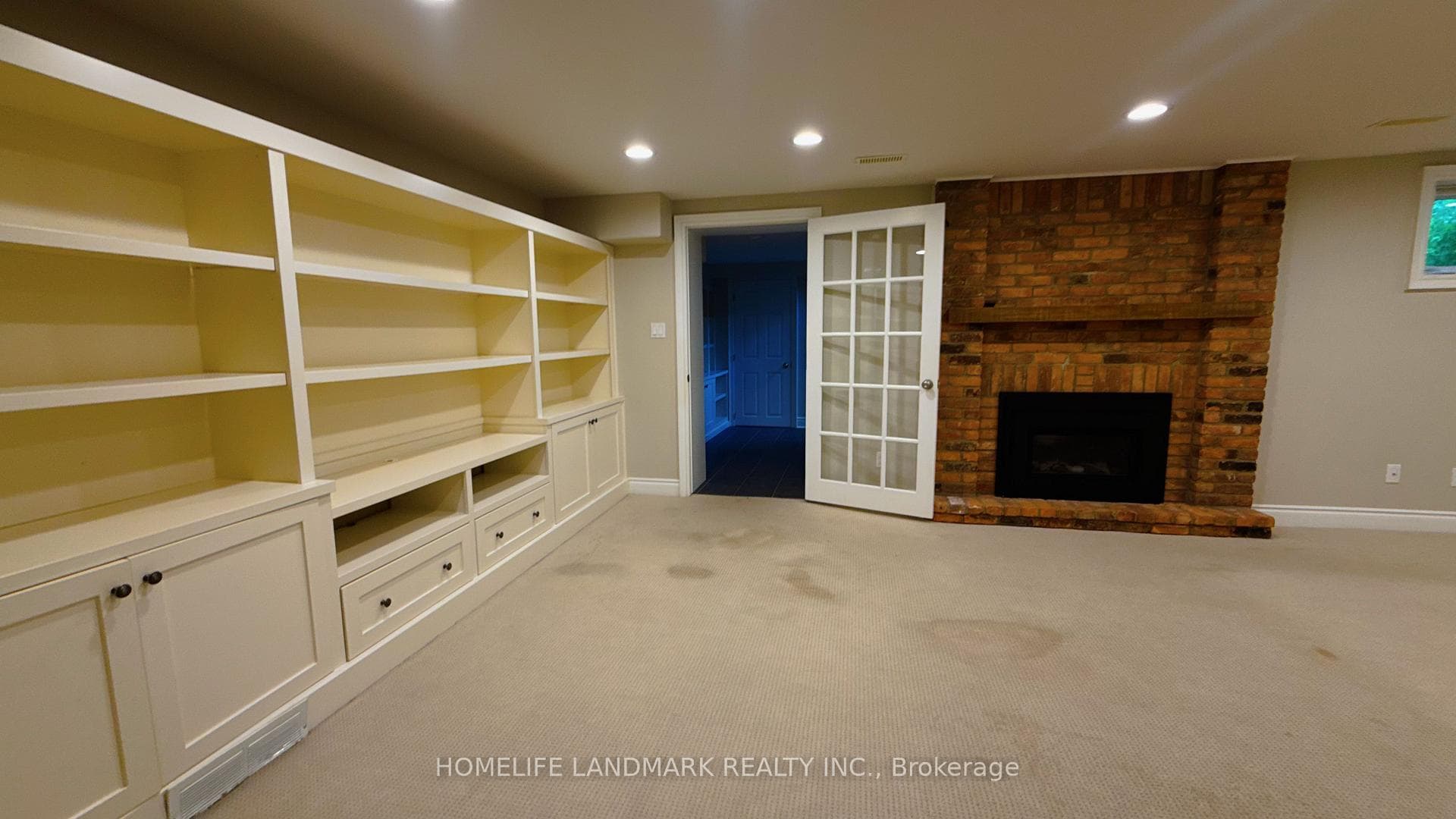 2062 GLENFOREST Crescent photo 14