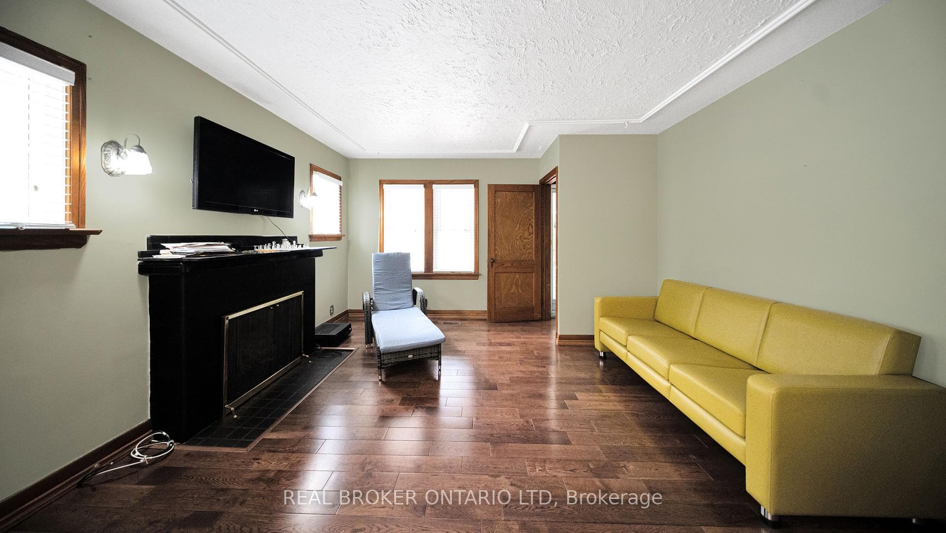74 Sterling Street photo 4