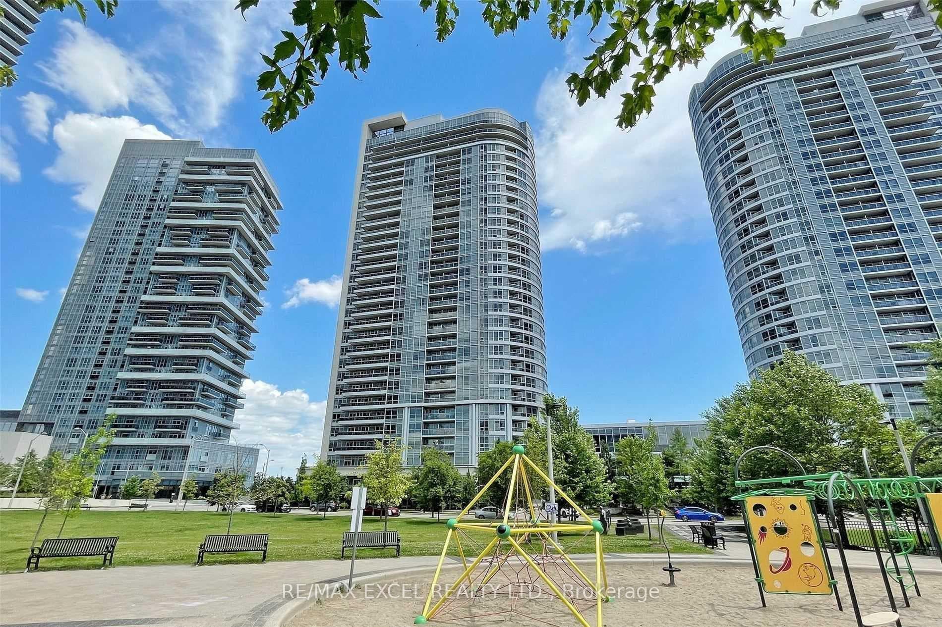 181 Village Green Square Unit 2011 photo 2