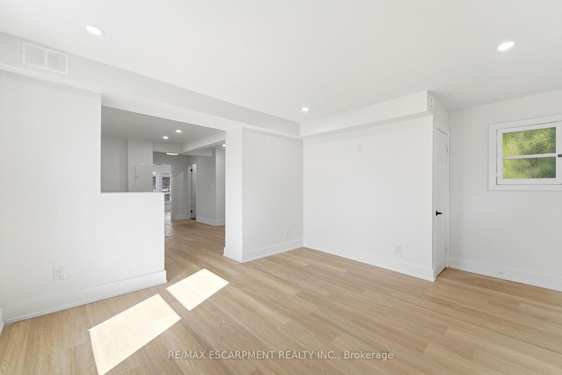 968 Main Street photo 25