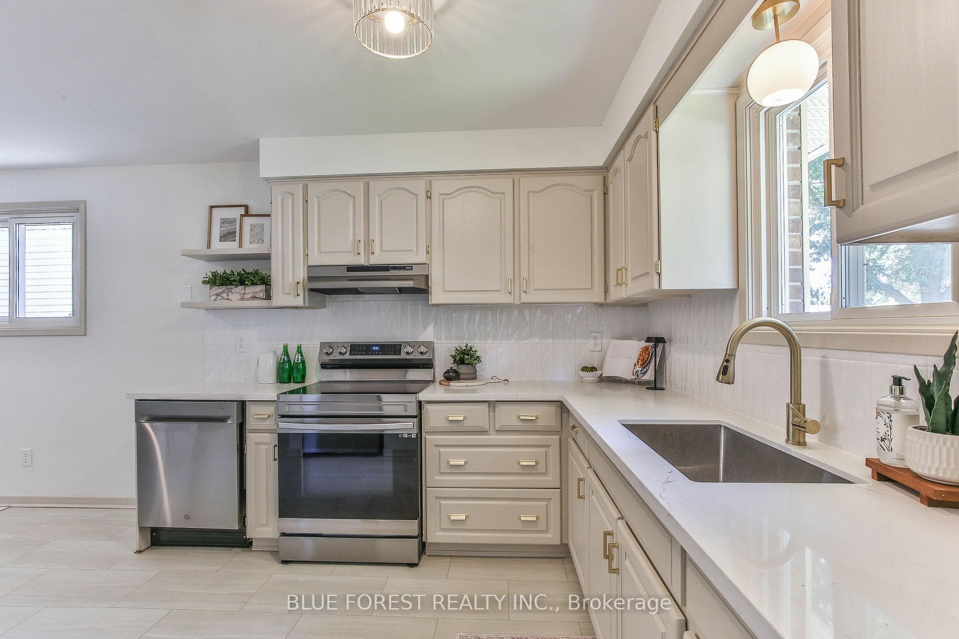 71 Rosamond Crescent photo 12