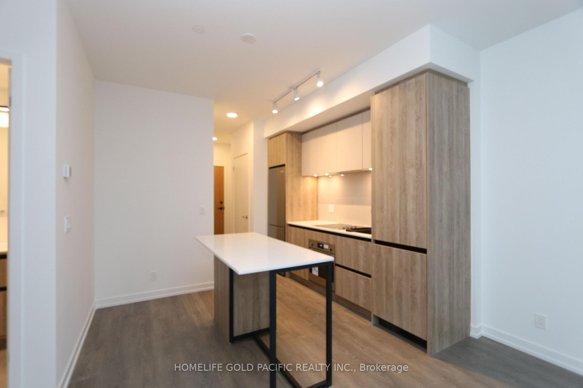8 Beverley Glen Boulevard Unit 520 photo 5