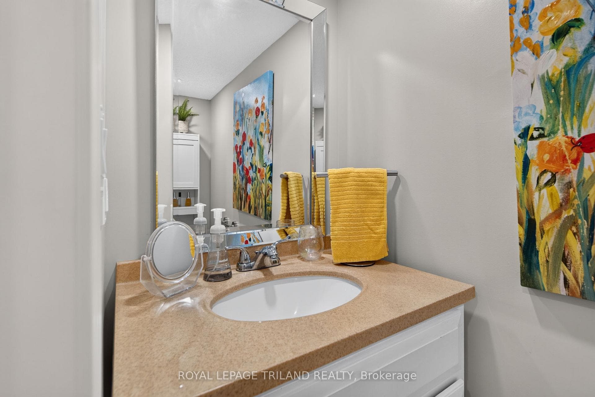 56 Parkview Crescent photo 33