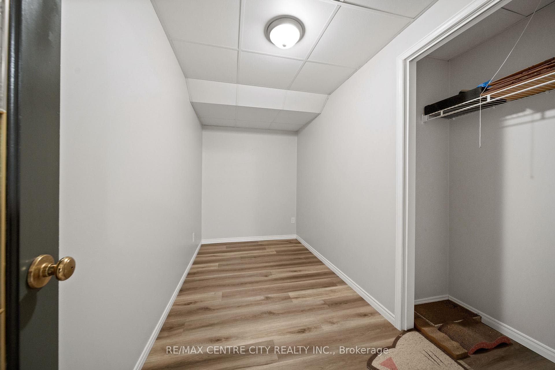 Lower granny-suite Office