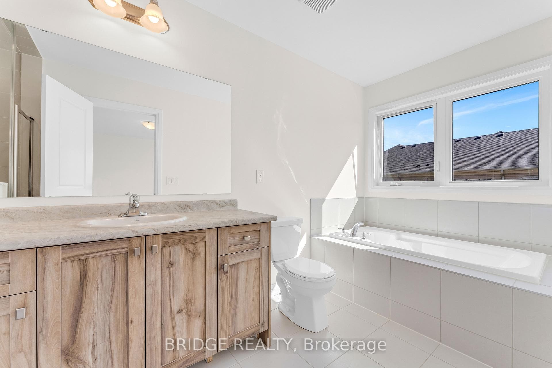 424 Adelaide Street photo 17
