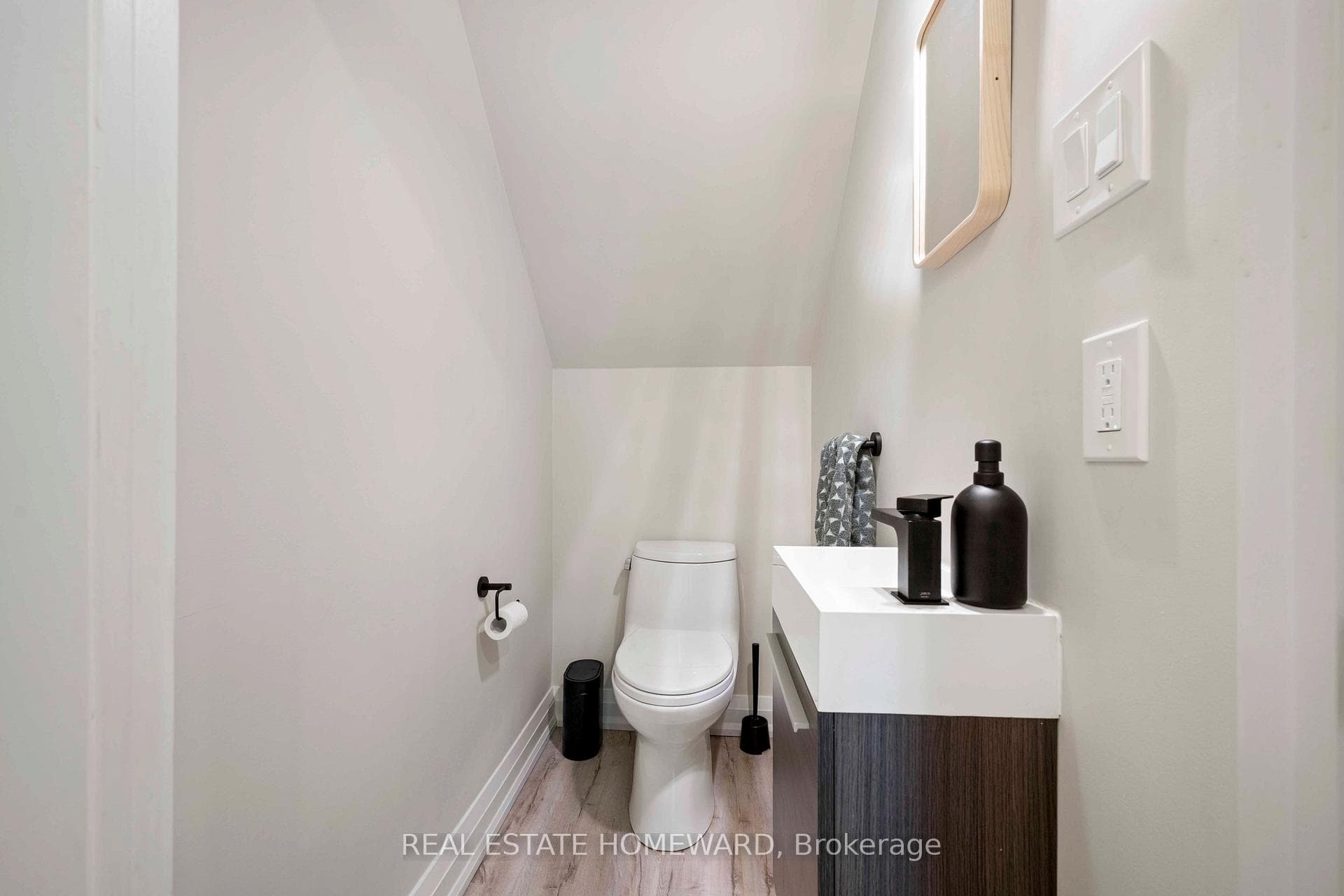 51 Harcourt Avenue photo 35