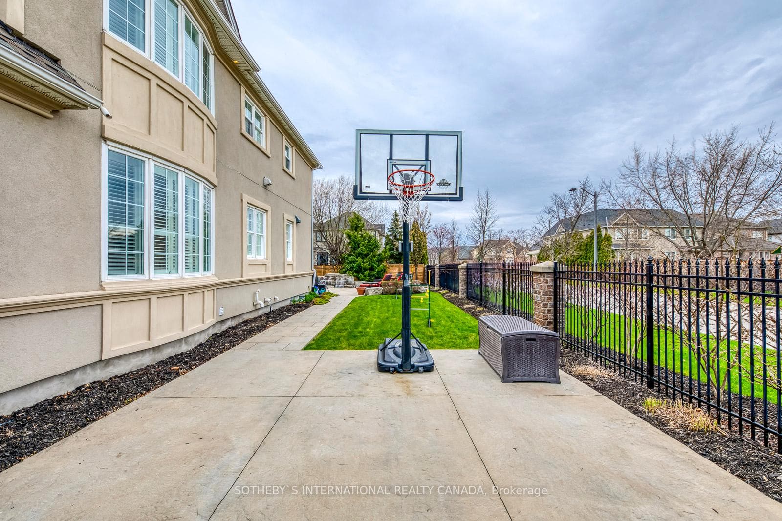 577 Renshaw Court photo 37