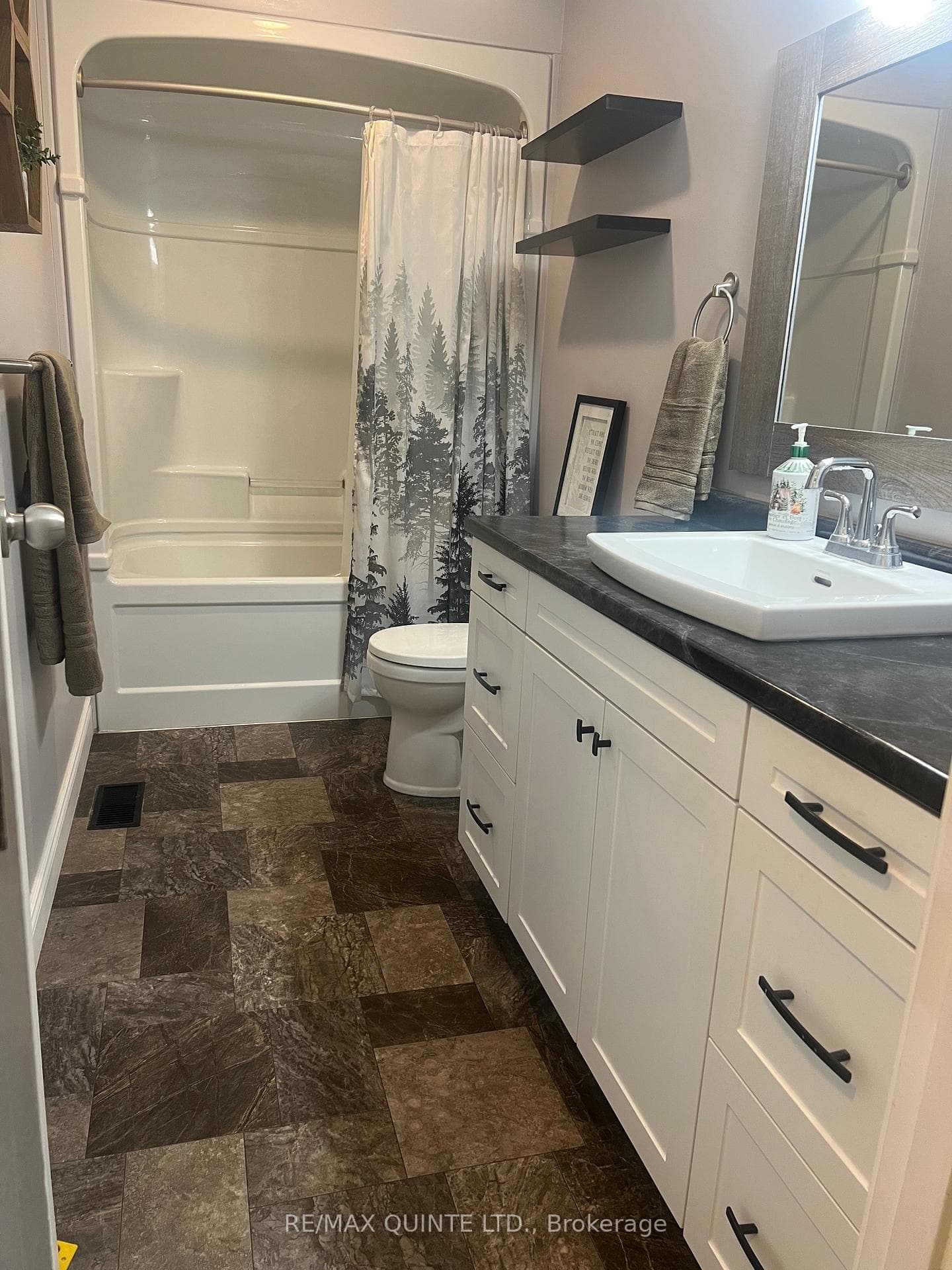 120 Thompson Road photo 22