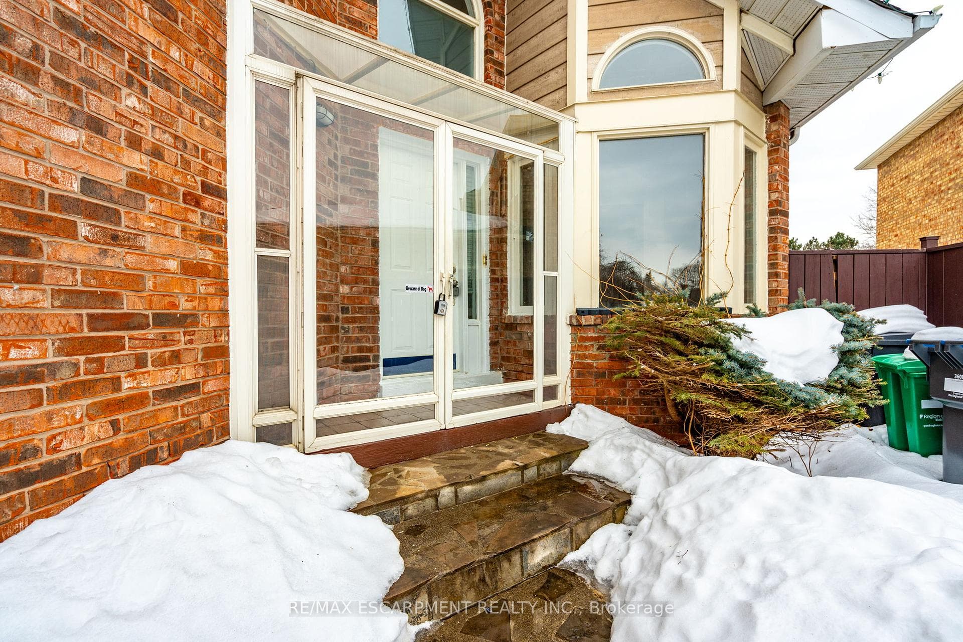 104 Lord Simcoe Drive photo 3