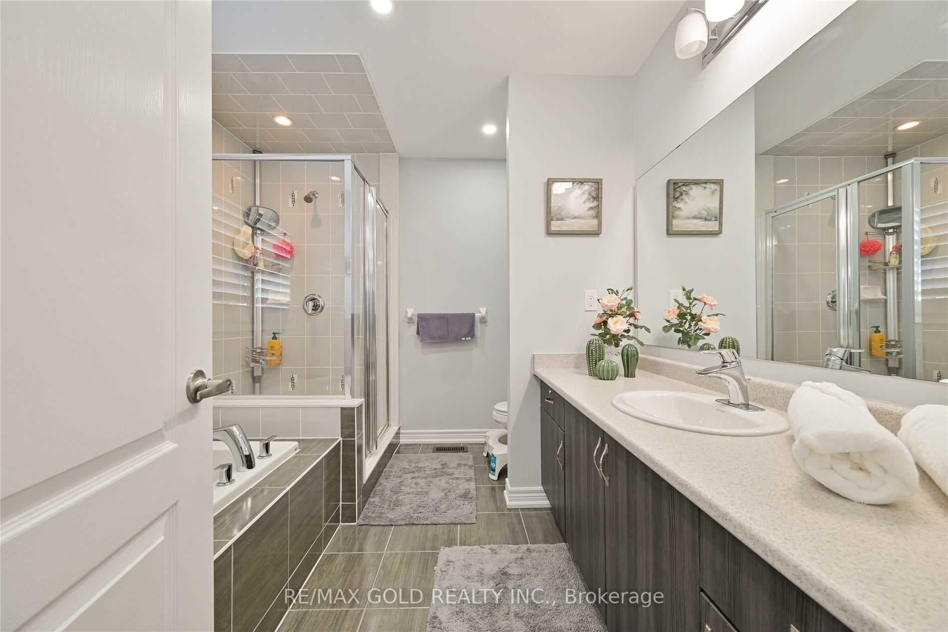 9 FORSYTH Crescent photo 12