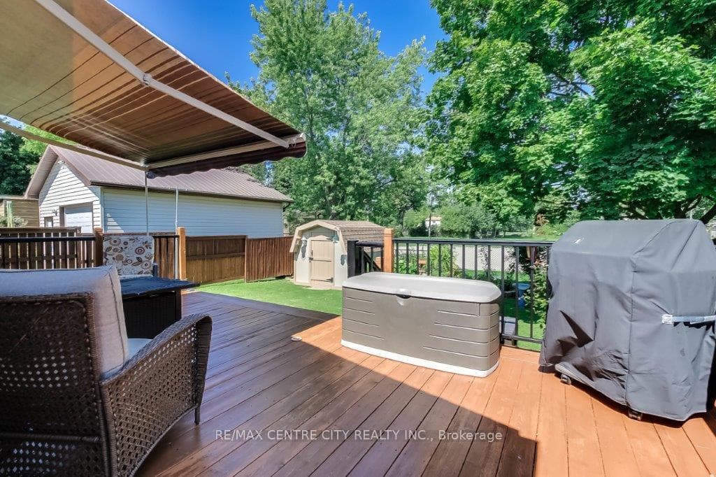 112 Harold Court photo 3