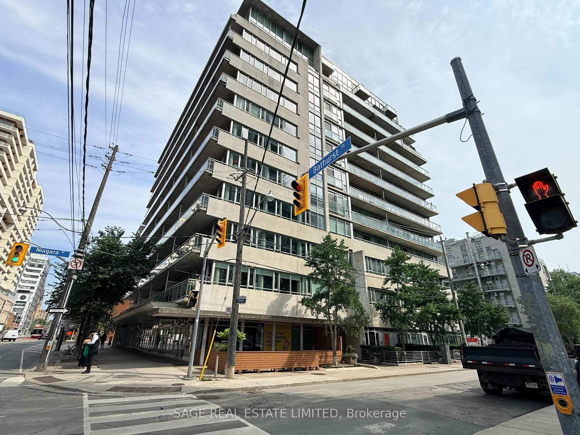 38 Niagara Street Unit 605 photo 1