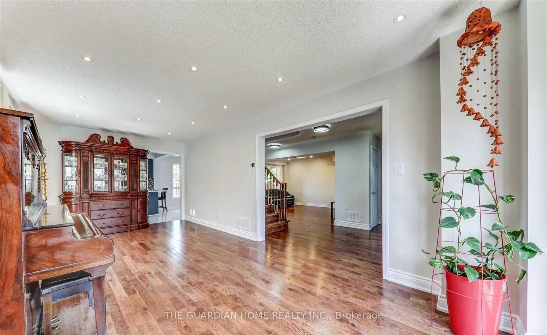 4 Edgerton Drive photo 7
