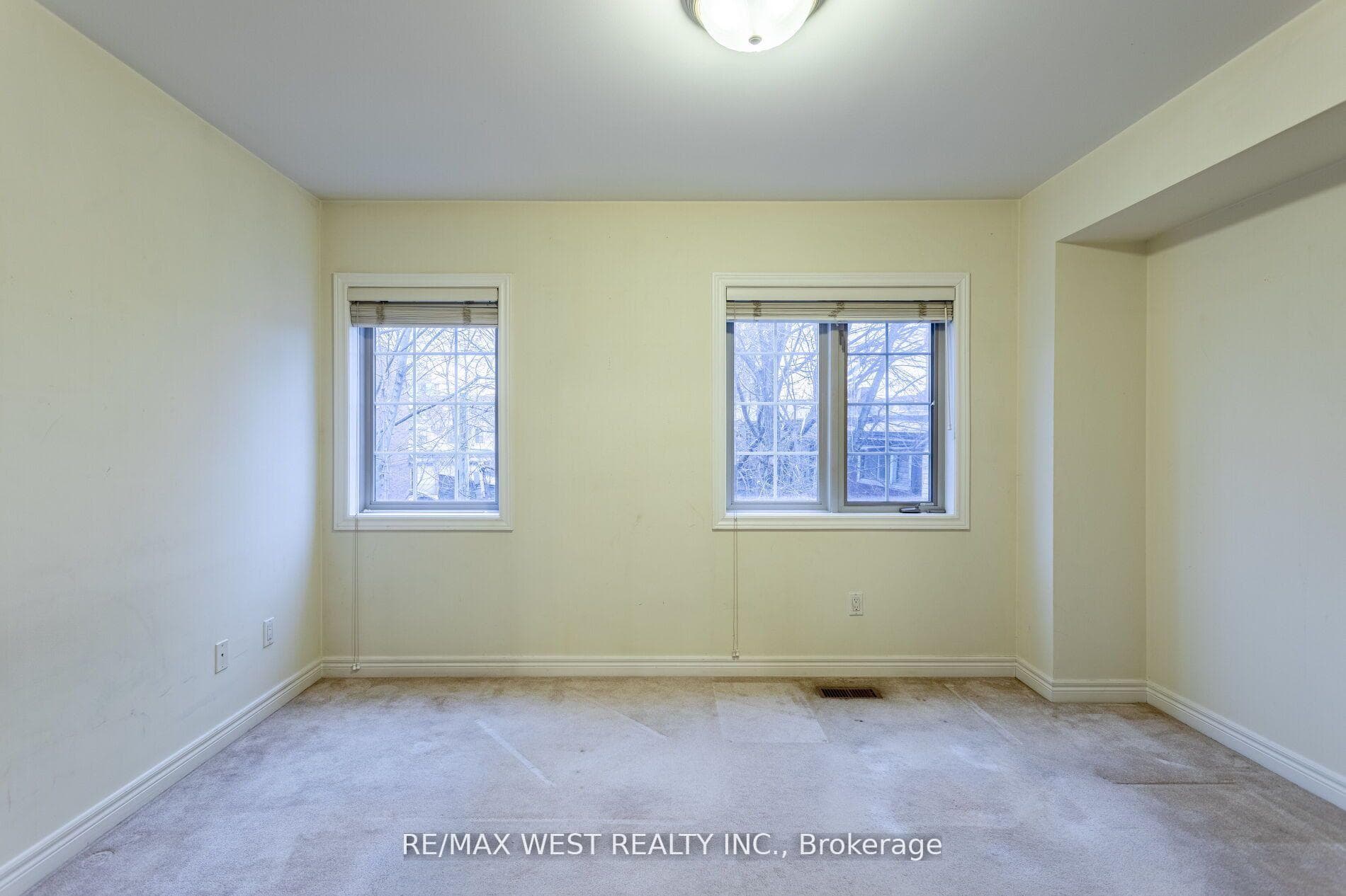 2547B Dundas Street photo 14
