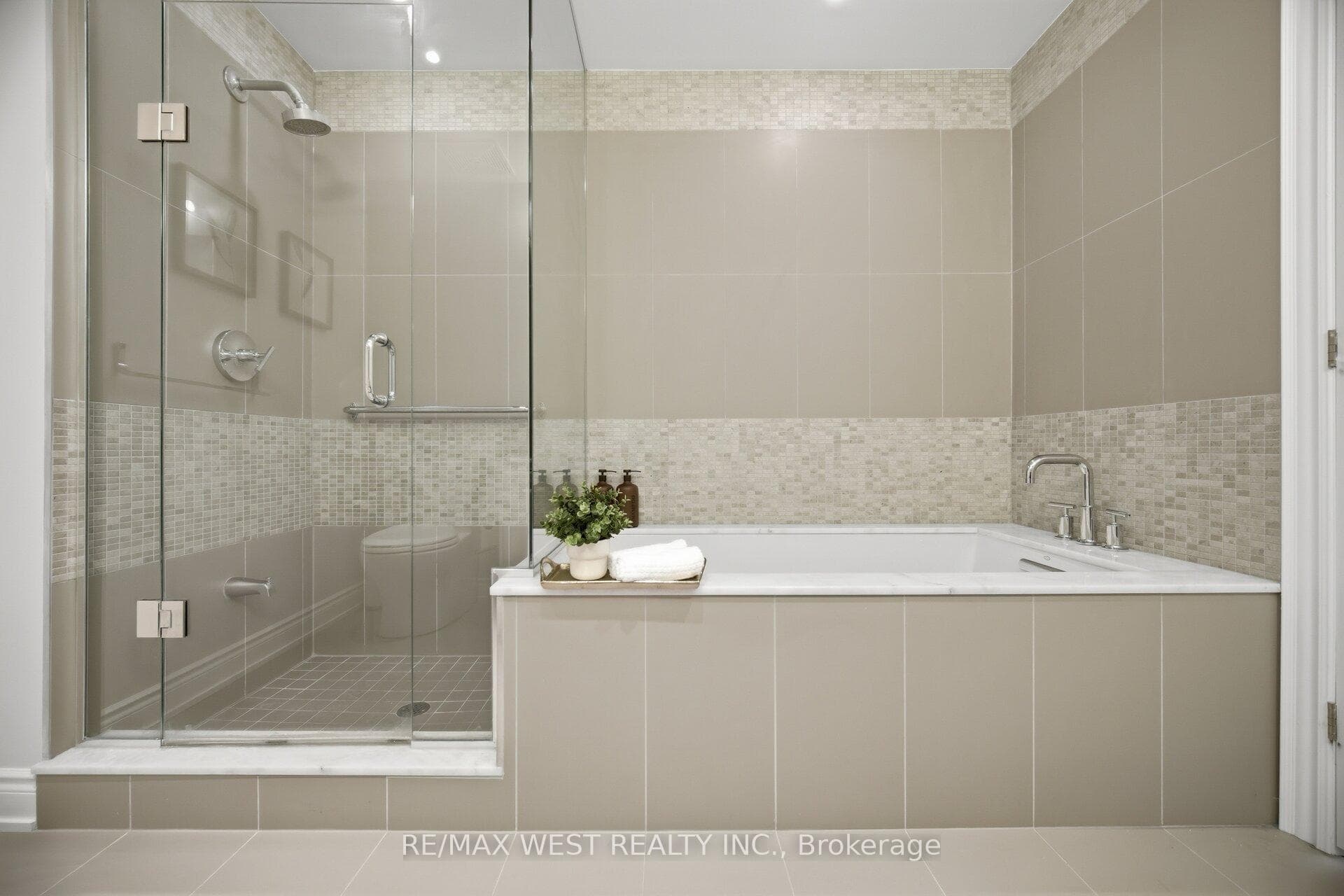 3500 Lakeshore Road Unit 825 photo 34