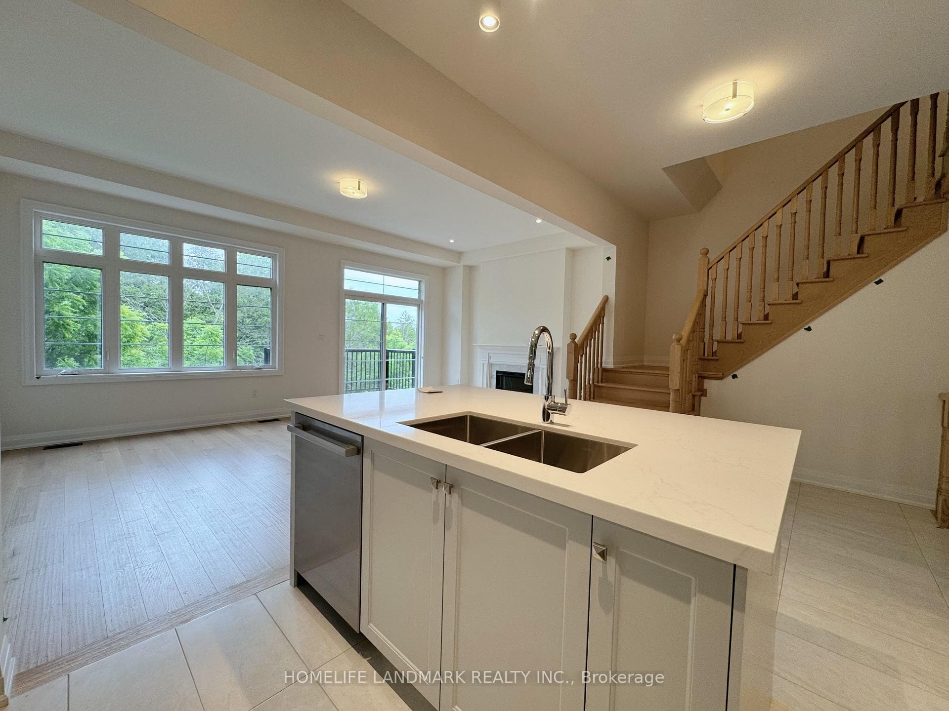73 West Village Lane photo 15