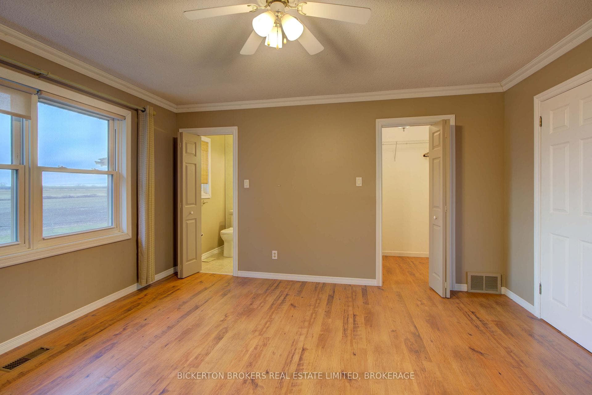 108 Russell Road photo 23