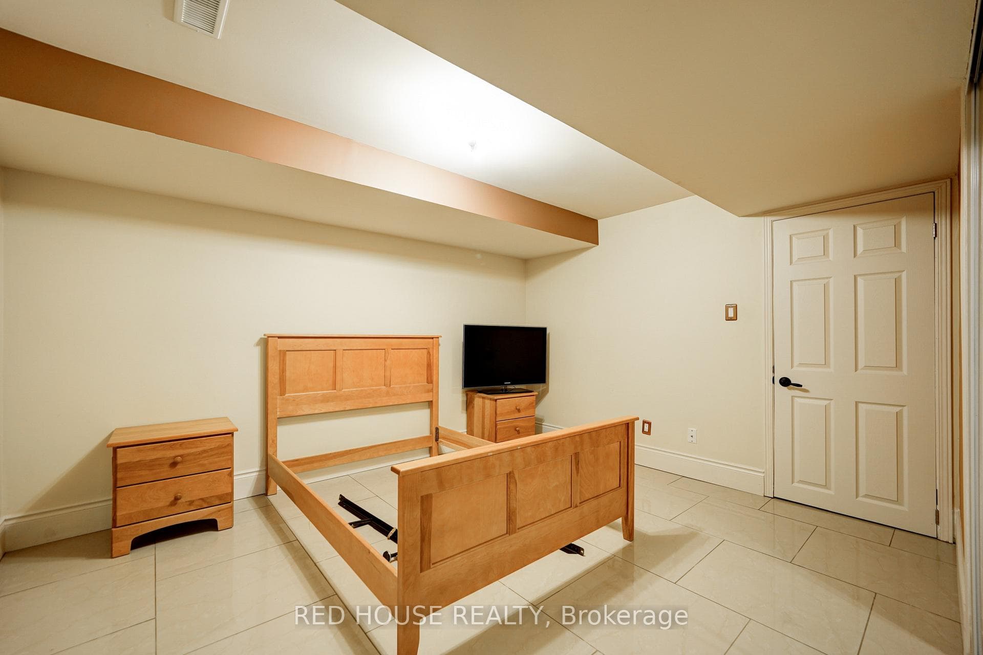 4450 Mayflower Drive Unit Bsmt photo 13