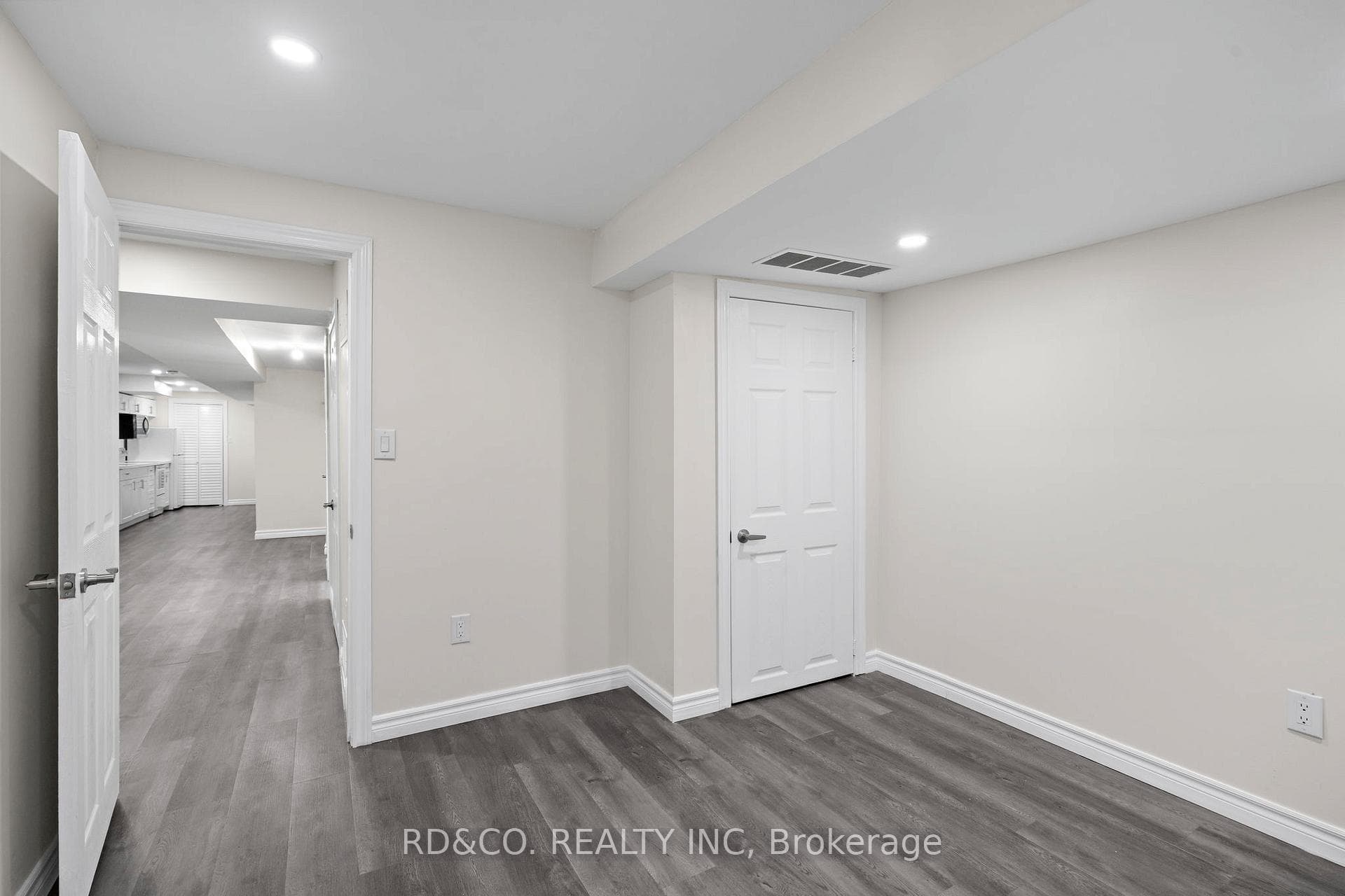 65 Markview Road photo 37
