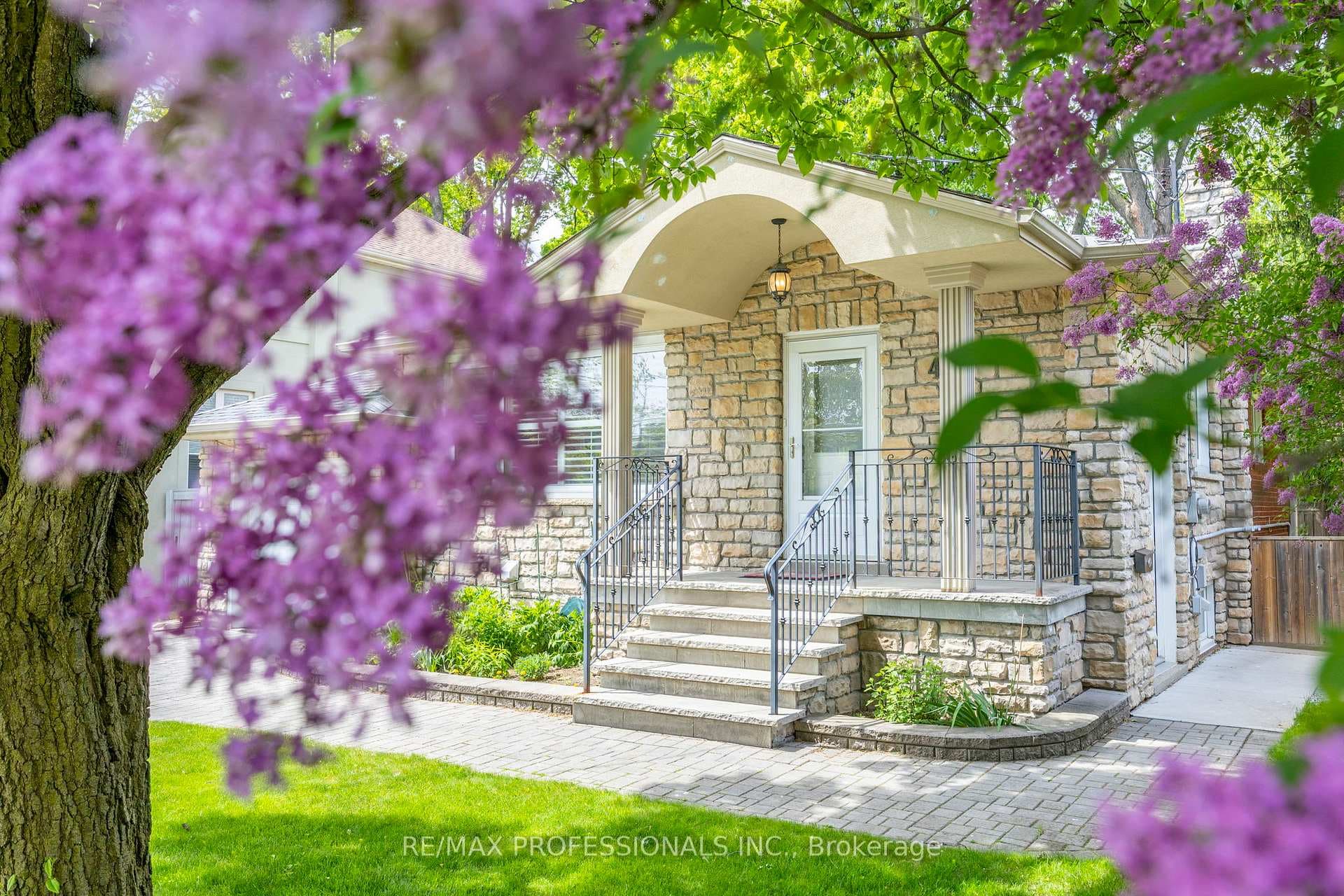 4 Beaverbrook Avenue photo 3